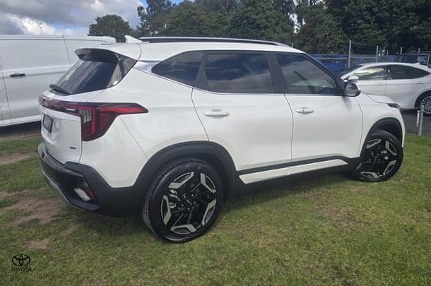 2025 Kia Seltos GT-Line in White