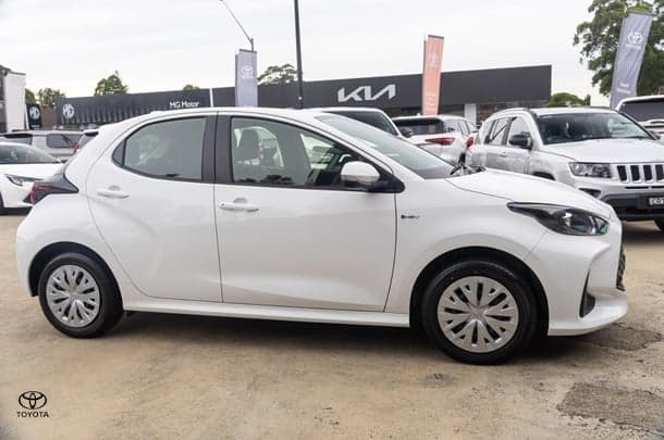 2024 Toyota Yaris Ascent Sport in White