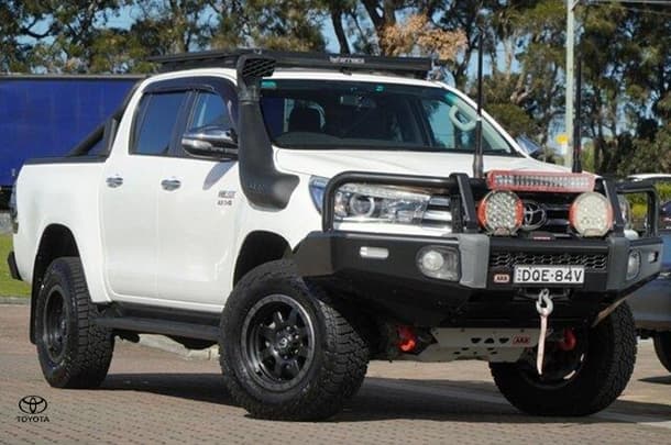 2015 Toyota Hilux SR5 in White