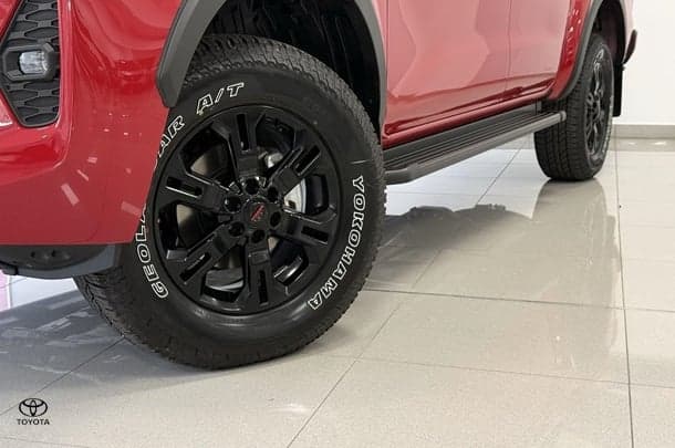 2025 Nissan Navara PRO-4X in Red