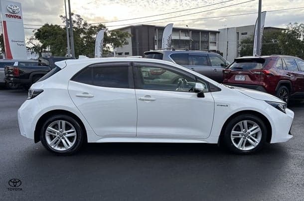 2021 Toyota Corolla SX Hybrid in White