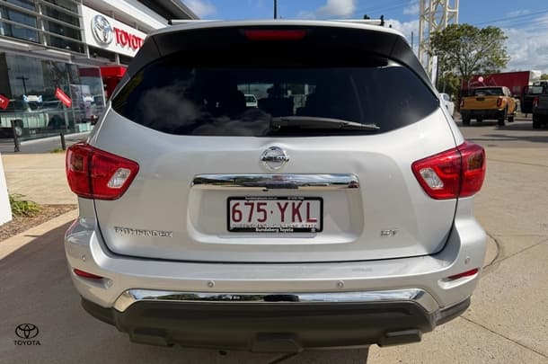 2018 Nissan Pathfinder ST in Silver