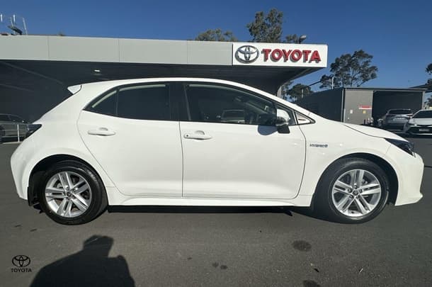 2021 Toyota Corolla Ascent Sport Hybrid in White