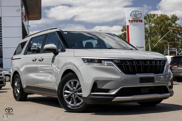2022 Kia Carnival S in Silver