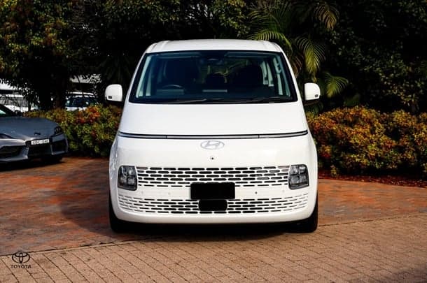 2024 Hyundai STARIA Base in Creamy White