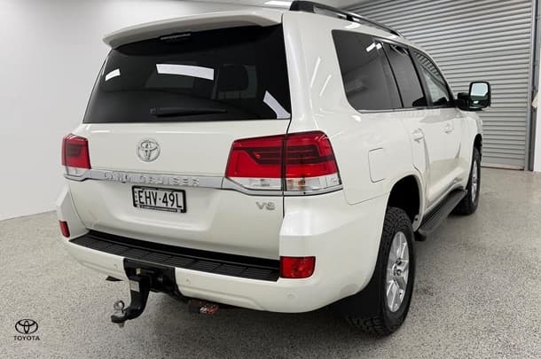 2020 Toyota Landcruiser VX in White