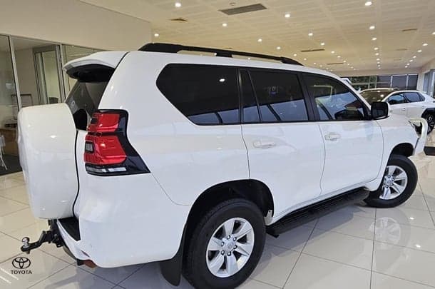 2023 Toyota Landcruiser Prado GXL in White