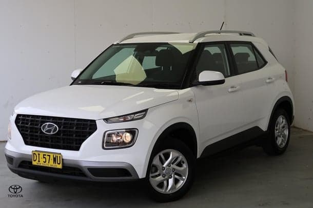 2024 Hyundai Venue Base in White