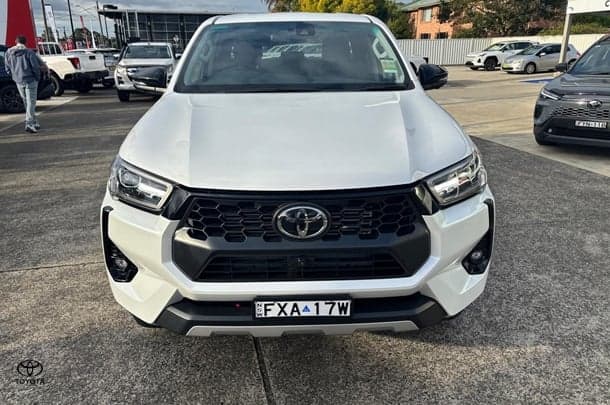 2025 Toyota Hilux SR5 48V in White