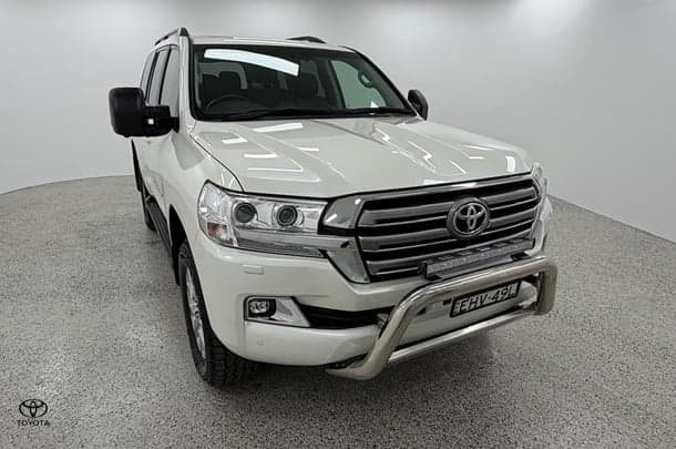 2020 Toyota Landcruiser VX in White