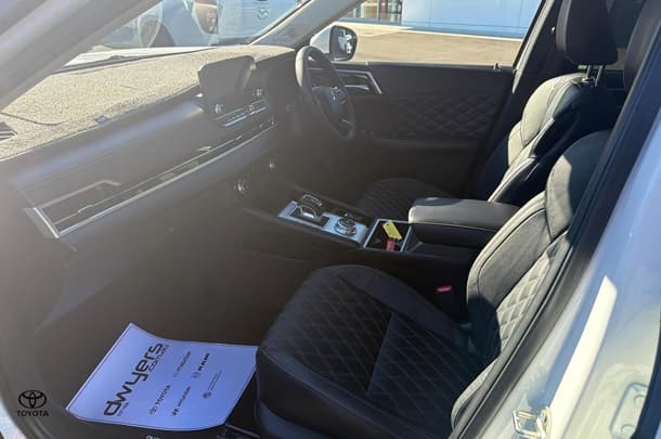 2022 Mitsubishi Outlander Exceed in White