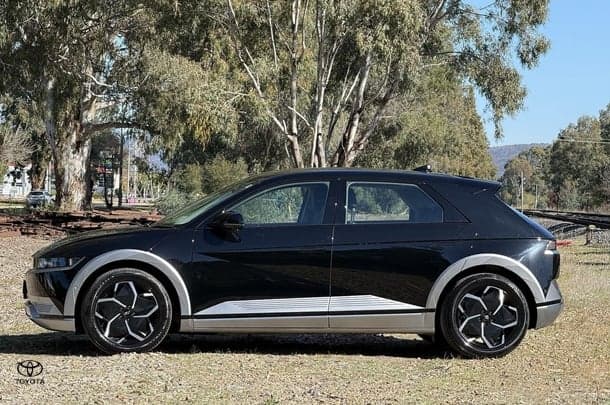 2024 Hyundai IONIQ 5 Base in Black