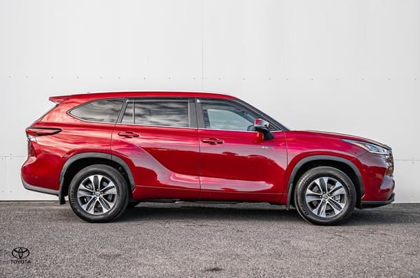 2024 Toyota Kluger GXL in Red