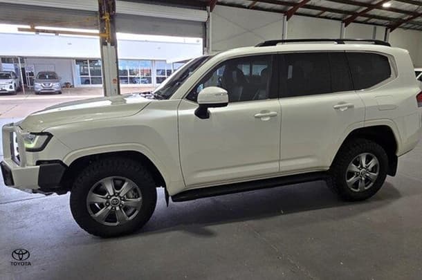 2022 Toyota Landcruiser VX in White