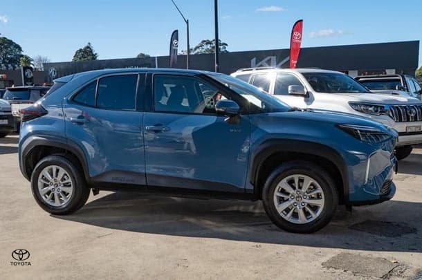 2025 Toyota Yaris Cross GXL in Blue