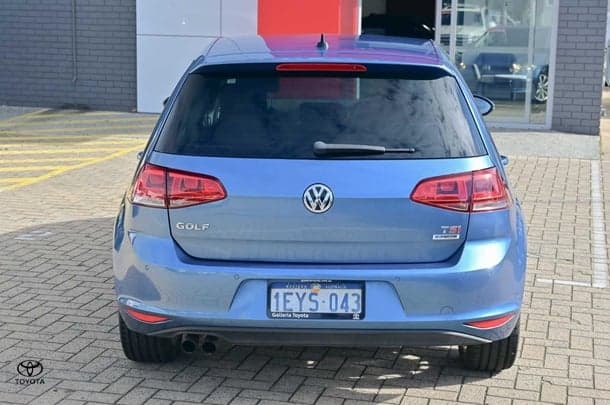 2016 Volkswagen Golf 110TSI Highline in Blue