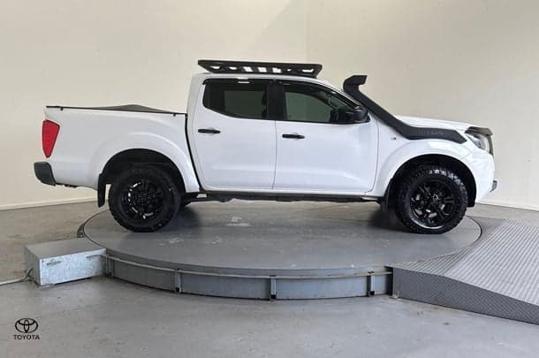 2023 Nissan Navara SL in White