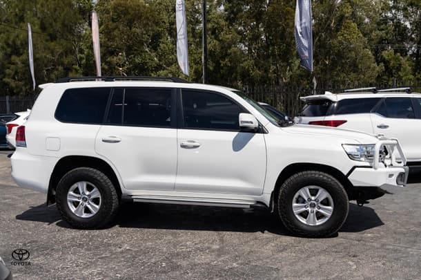 2021 Toyota Landcruiser GXL in White