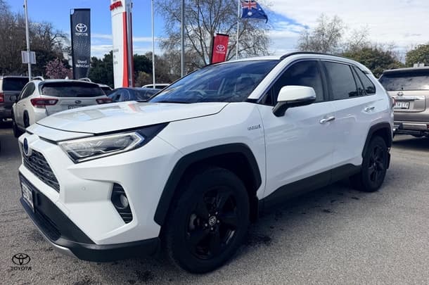 2021 Toyota RAV4 Cruiser in White