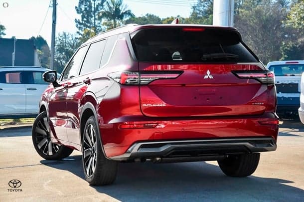 2026 Mitsubishi Outlander Exceed in Red