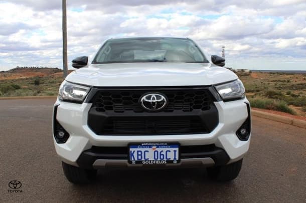 2025 Toyota Hilux SR5 48V in White