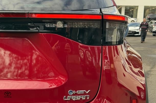 2024 Toyota Yaris Cross Urban in Red