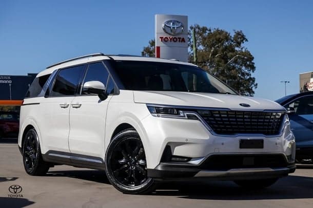 2021 Kia Carnival Platinum in White