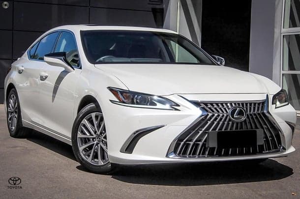 2025 Lexus ES ES300h Luxury in White