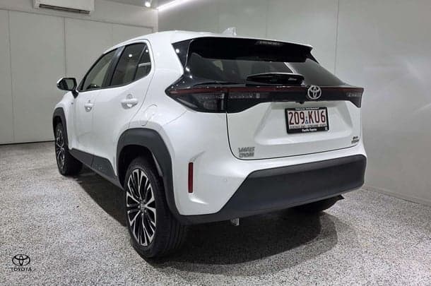 2024 Toyota Yaris Cross Urban in White
