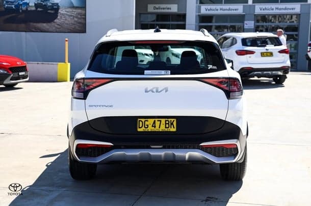 2022 Kia Sportage S in White