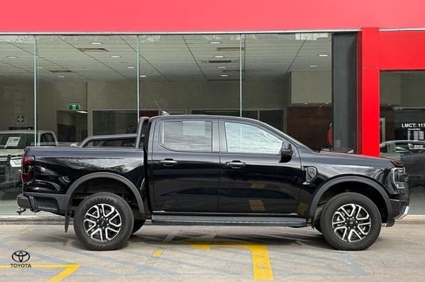 2022 Ford Ranger Sport in Black