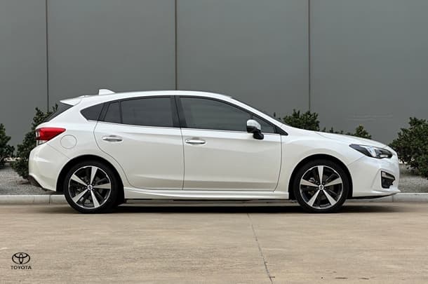 2017 Subaru Impreza 2.0i-S in White