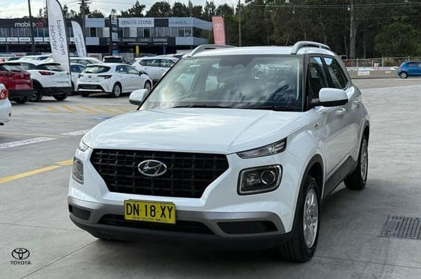 2025 Hyundai Venue Base in Atlas White