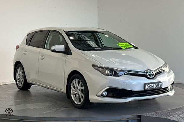 2015 Toyota Corolla Ascent Sport in White