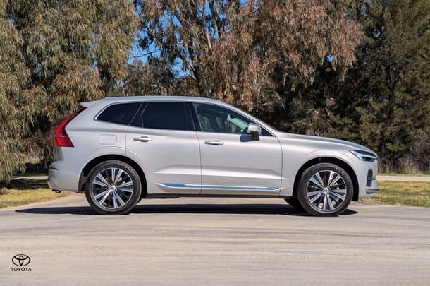 2023 Volvo XC60 Ultimate B5 Bright in Silver