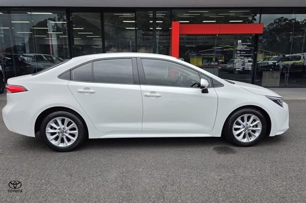 2020 Toyota Corolla Ascent Sport in White