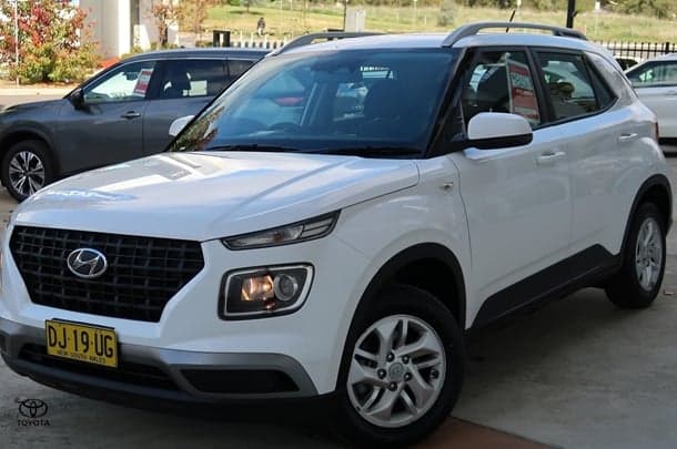 2023 Hyundai Venue Base in White