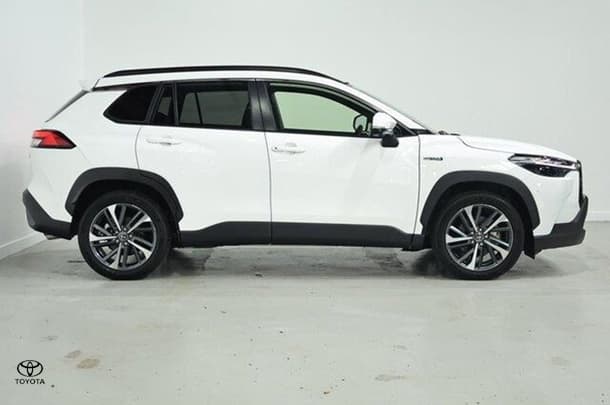 2023 Toyota Corolla Cross Atmos in White