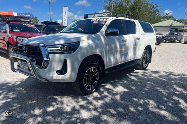 2021 Toyota Hilux SR5 in White