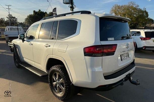 2022 Toyota Landcruiser VX in White