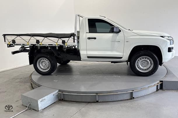 2025 Mitsubishi Triton GLX in White
