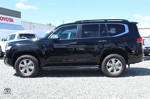 2022 Toyota Landcruiser Sahara in Black
