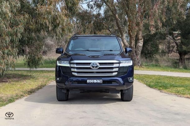 2022 Toyota Landcruiser VX in Blue
