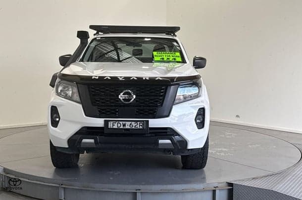 2023 Nissan Navara SL in White