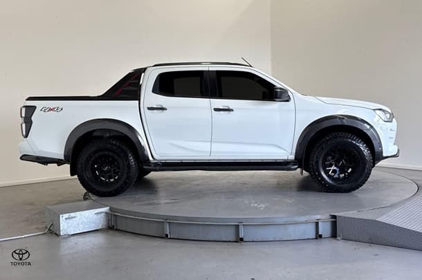 2022 Isuzu D-MAX X-TERRAIN in White