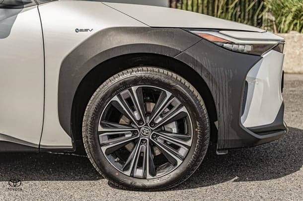 2024 Toyota bZ4X Base in White