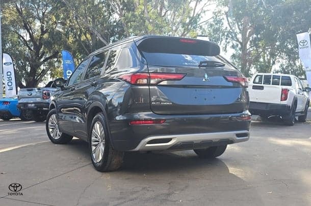 2024 Mitsubishi Outlander LS in Grey