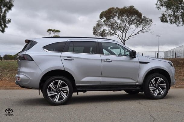 2025 Isuzu MU-X LS-T in Silver