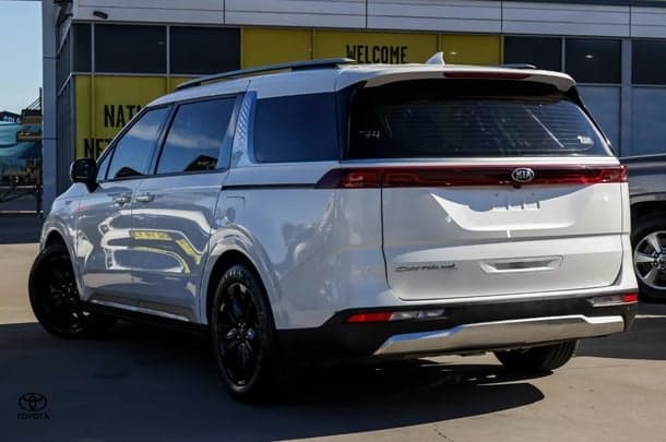 2021 Kia Carnival Platinum in White
