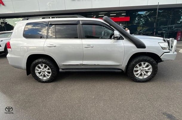 2016 Toyota Landcruiser Sahara in Silver